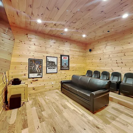 Gatlinburg Escape, 5 Bedrooms, Hot Tub, Arcade, Game Room, Sleeps 16